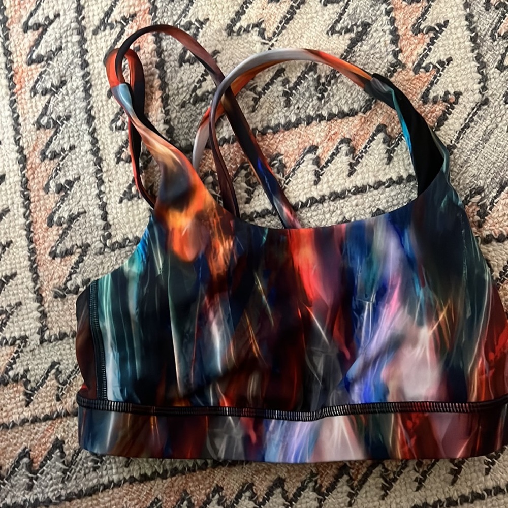 EUC Lululemon size 4 Energy sports bra.